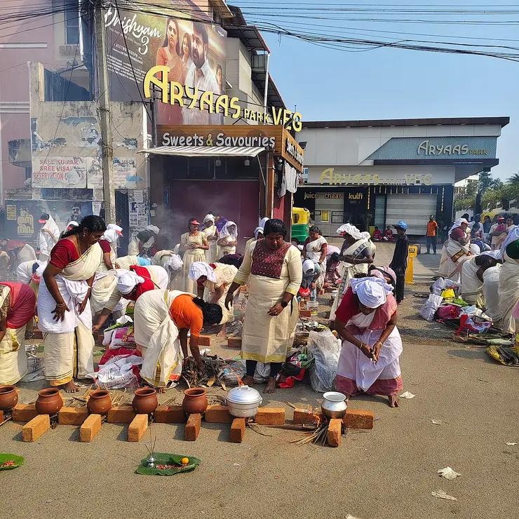 Women cooking pongala offerings over brick hearths in the streets during the Attukal Pongala festival at Attukal Bhagavathy Temple, Thiruvananthapuram