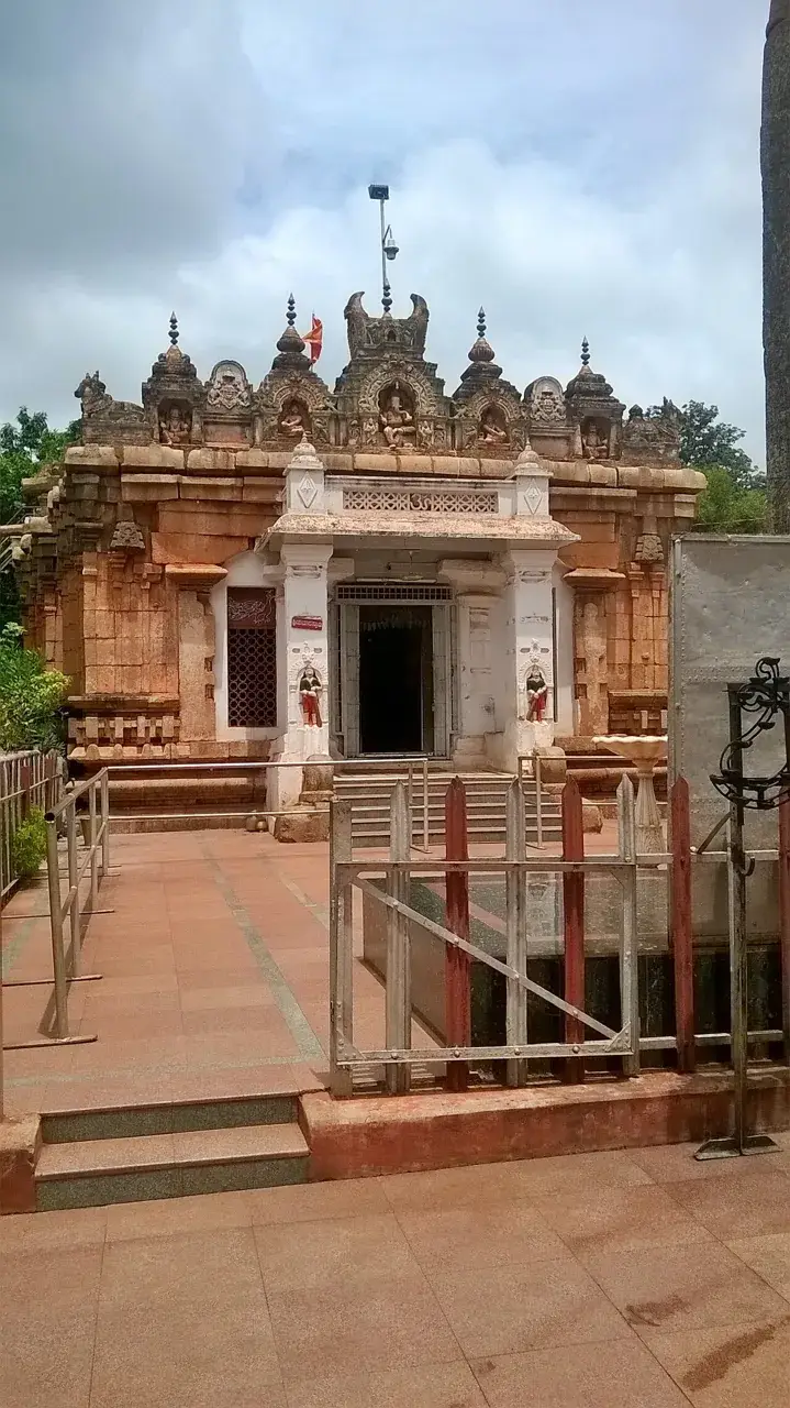 The protected temple complex at Krauncha Giri.