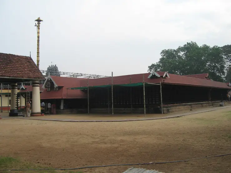 The outer wall, tiled roofs and golden flag mast of Ernakulathappan Temple, Ernakulam
