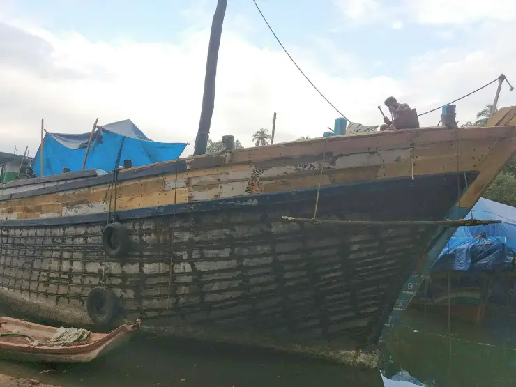 Traditional carpenters building a wooden uru at Beypore