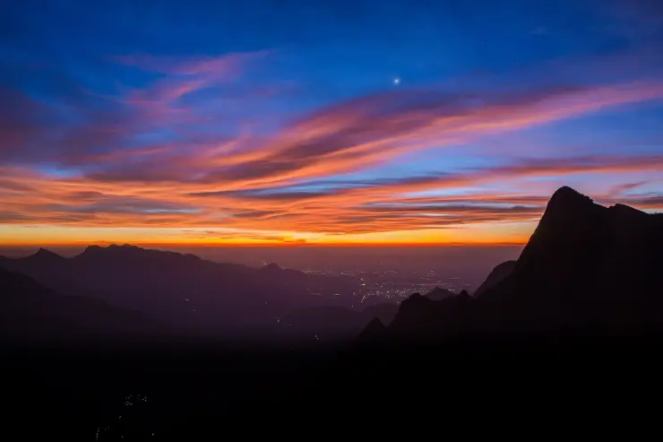 First light and cloud seen from Kolukkumalai.