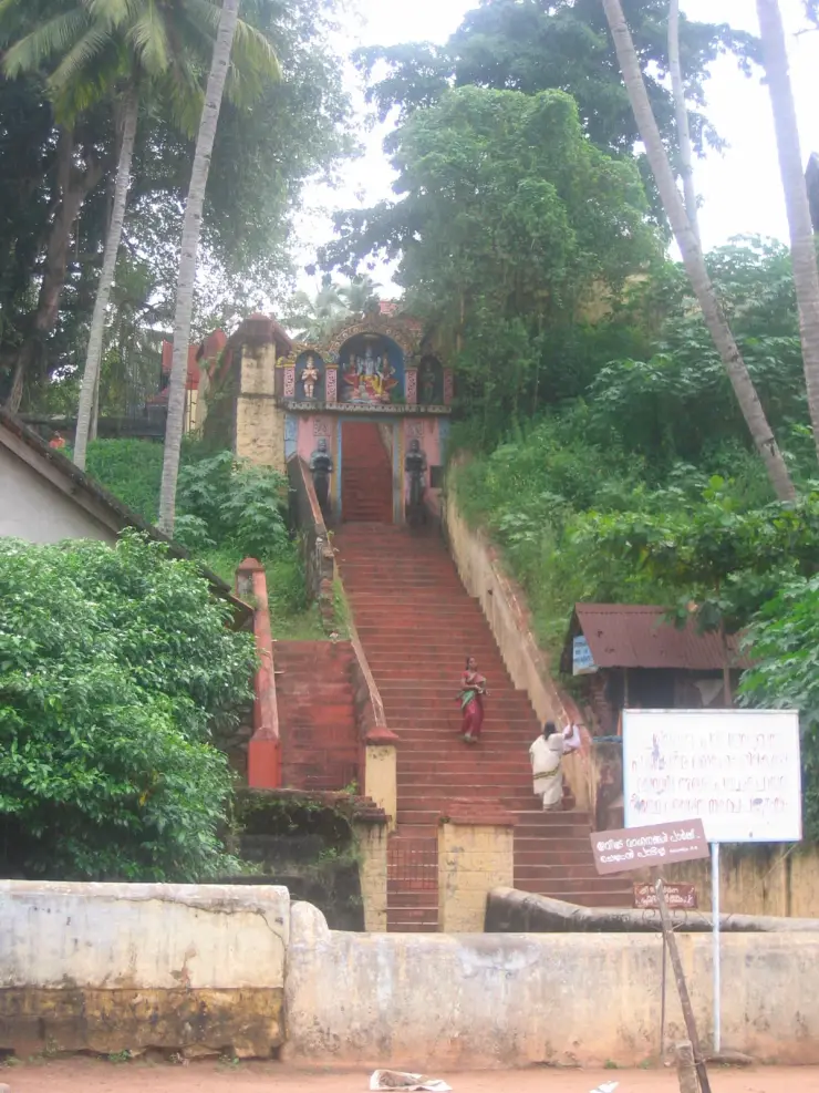 The painted gateway and long flight of steps leading up to Janardanaswamy Temple, Varkala