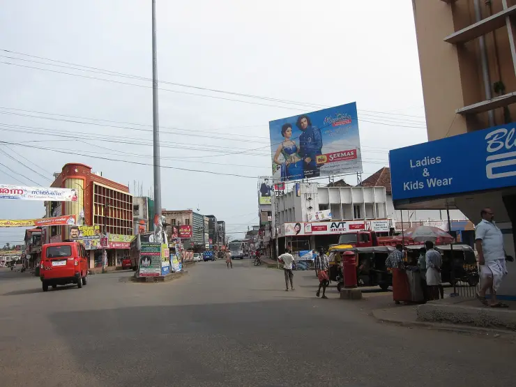 Chalakkudy North Junction with textile shops, a goods carrier and autorickshaws