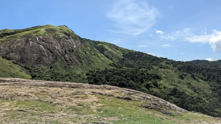 The bare rocks of Nelliyampathy: Kesavan Para, Karadipara and Ranimedu