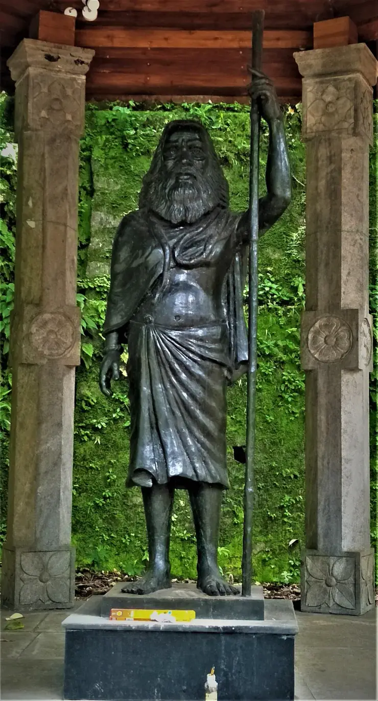 A bronze statue of Chemban Kolumban, an elderly man with a staff, at the memorial at Vellappara near Cheruthoni in Idukki