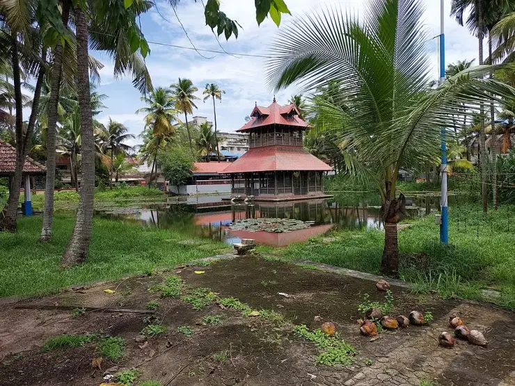 The temple pond and pavilion at the Cochin Thirumala Devaswom, Gosripuram, Mattancherry