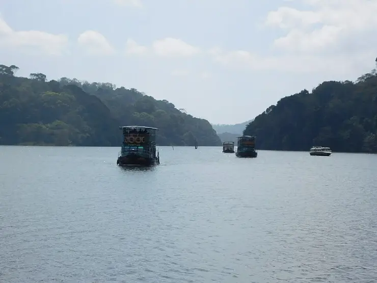 The afternoon the lake took the Jalakanyaka — and why the crew insists on your life jacket