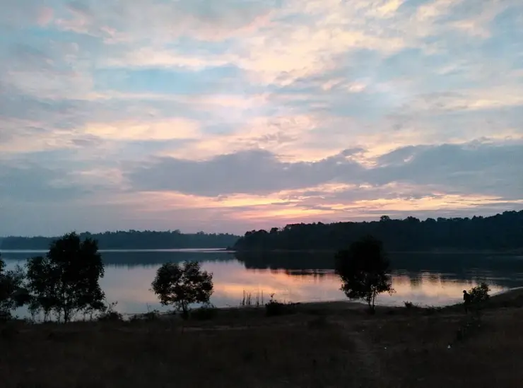 The lake with no river: how Sasthamcotta fills, and how it is emptying