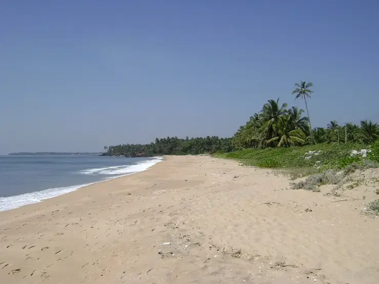 Thottada: three coves, no restaurants, and how to stay there