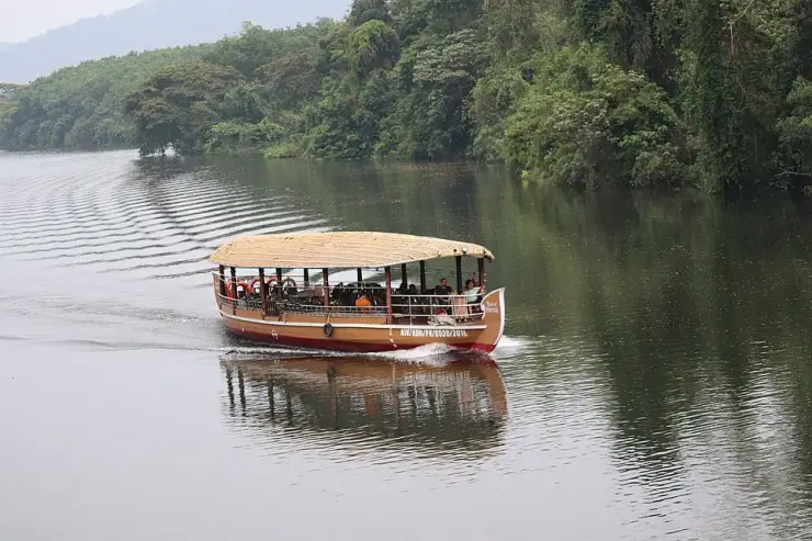 Boating on the reservoir at Bhoothathankettu