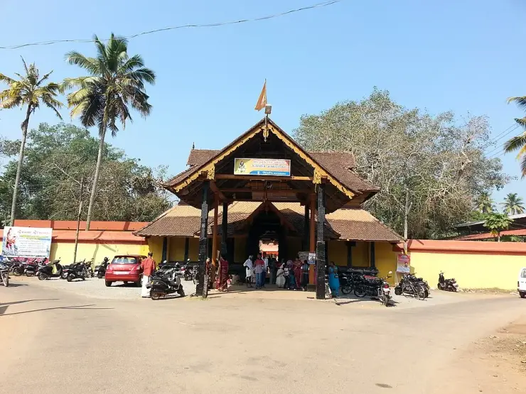 The eastern gateway of Kandiyoor Sree Mahadeva Temple from the road, Mavelikkara