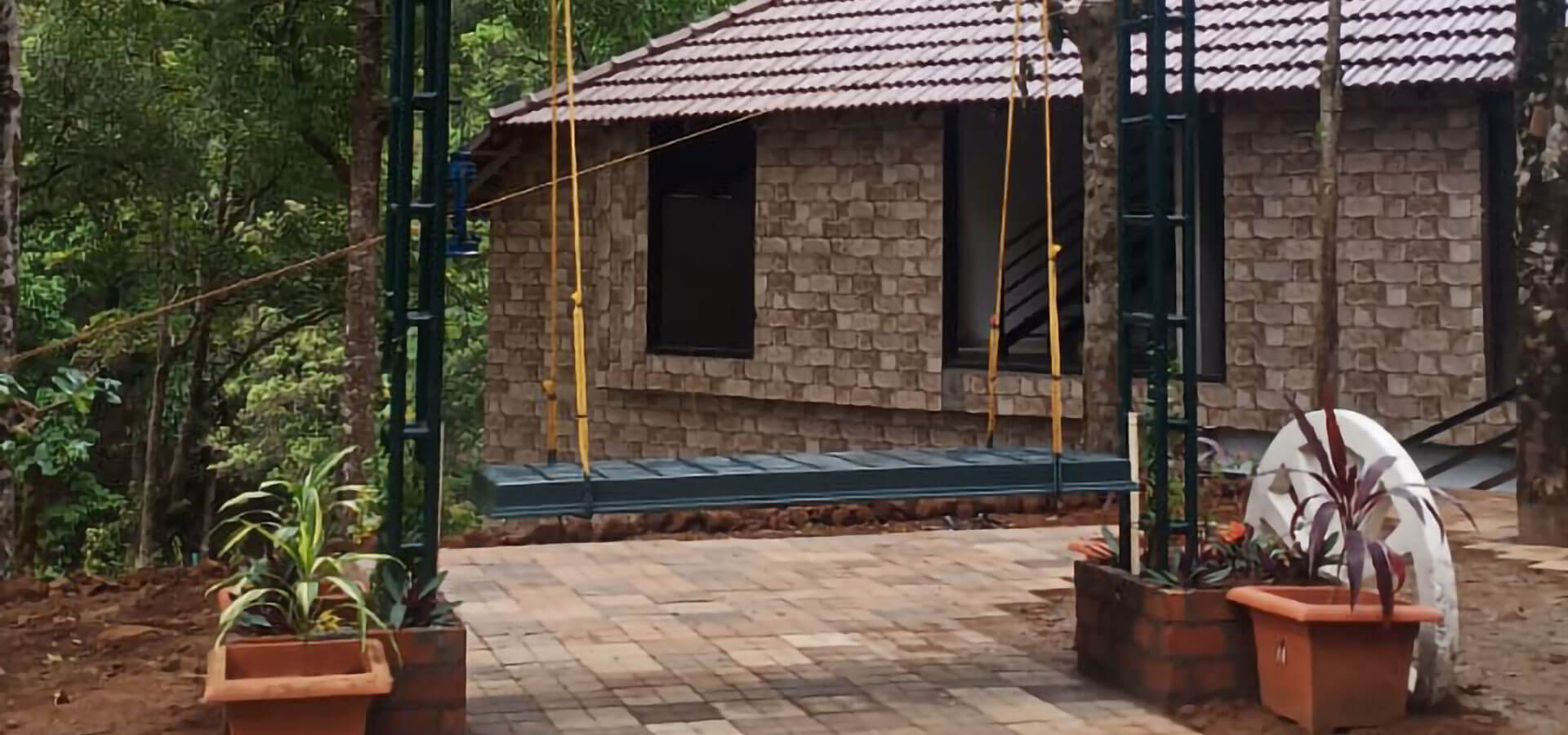 Tiled-roof cottage, patio and swing at Emarald County 900 Resort