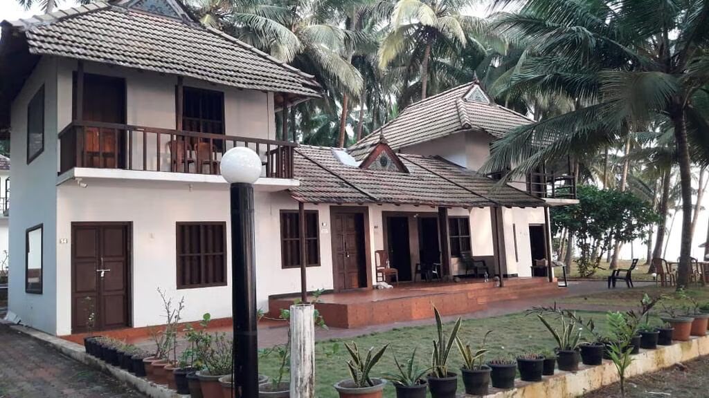 Kanbay Beach Resort cottages at Thottada; the property houses its rooftop restaurant. This photograph shows the property exterior, not the dining area.