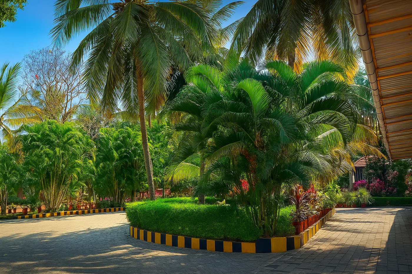 Garden and buildings at Bekal Recreation Centre