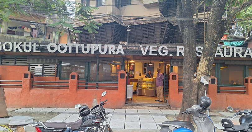 Gokul Oottupura Kadavanthra restaurant frontage.