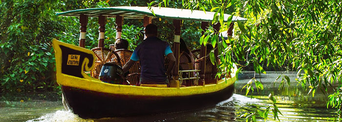 Boat pictured on the operator's own service page; confirm the actual craft, route and safety equipment before booking.