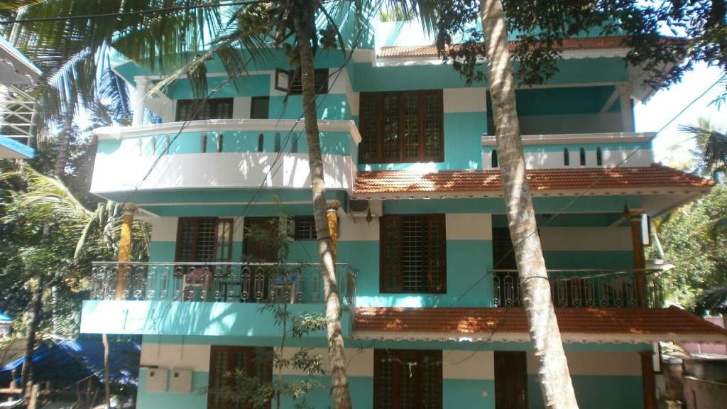 Peters Rock's exterior in a 2018 property-submitted image; confirm that the homestay is operating and check its present appearance.