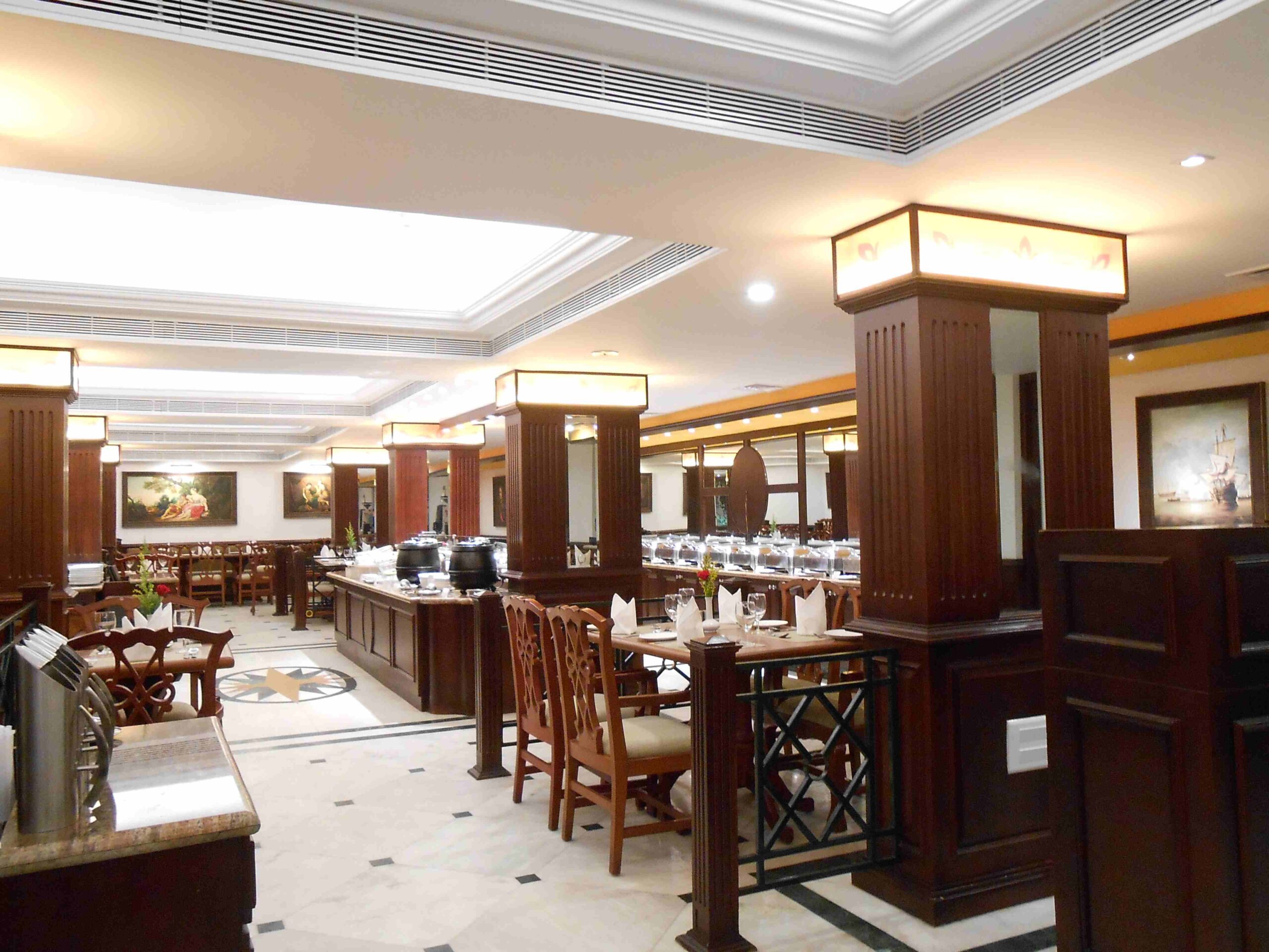 Regency restaurant dining room and buffet counters at The South Park.