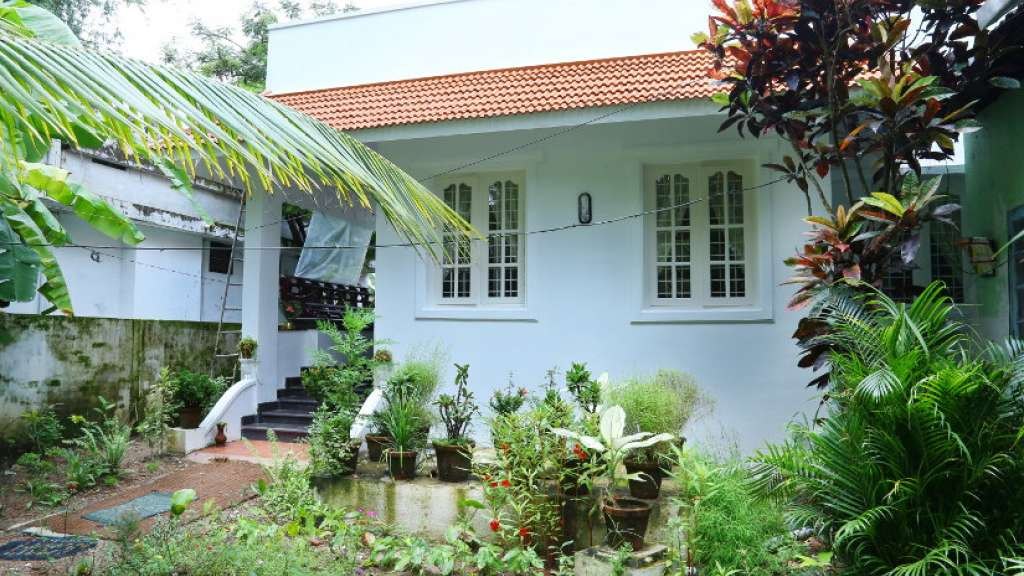 Coconut Grove property or offering, as published by its operator; confirm present condition directly.