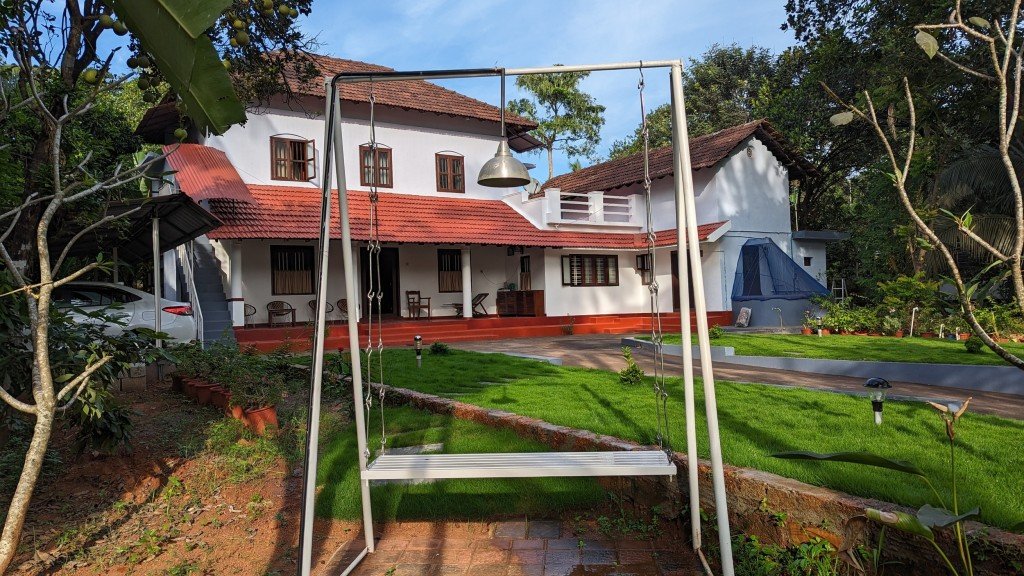 Image submitted for HILL TOP HOMES on its Kerala Tourism provider page; confirm current appearance and the exact room directly.