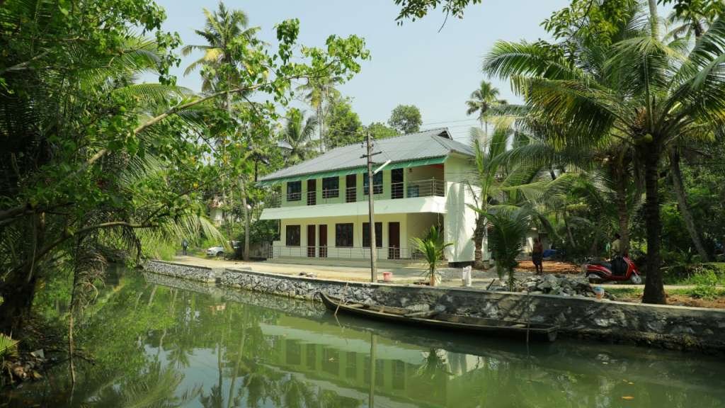 Image submitted for Royal Mundro Palace Home Stay on its Kerala Tourism provider page; confirm current appearance and the exact room directly.