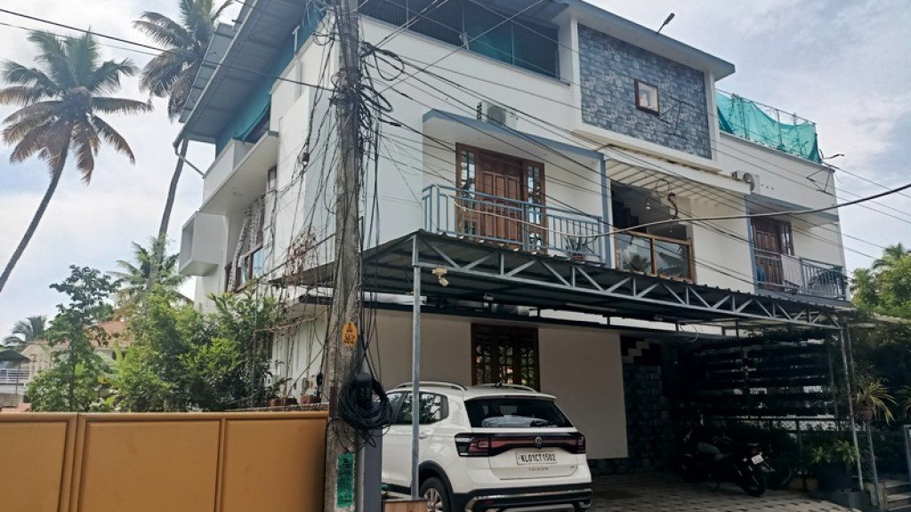Image submitted for HAPPPYHOMESHOMESTAY on its Kerala Tourism provider page; confirm current appearance and the exact room directly.