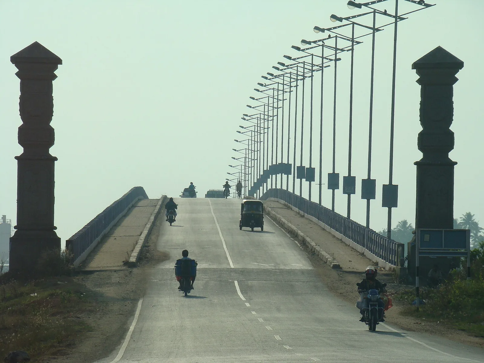 Traffic crossing one of the Goshree bridges linking Kochi to the islands and Vypin