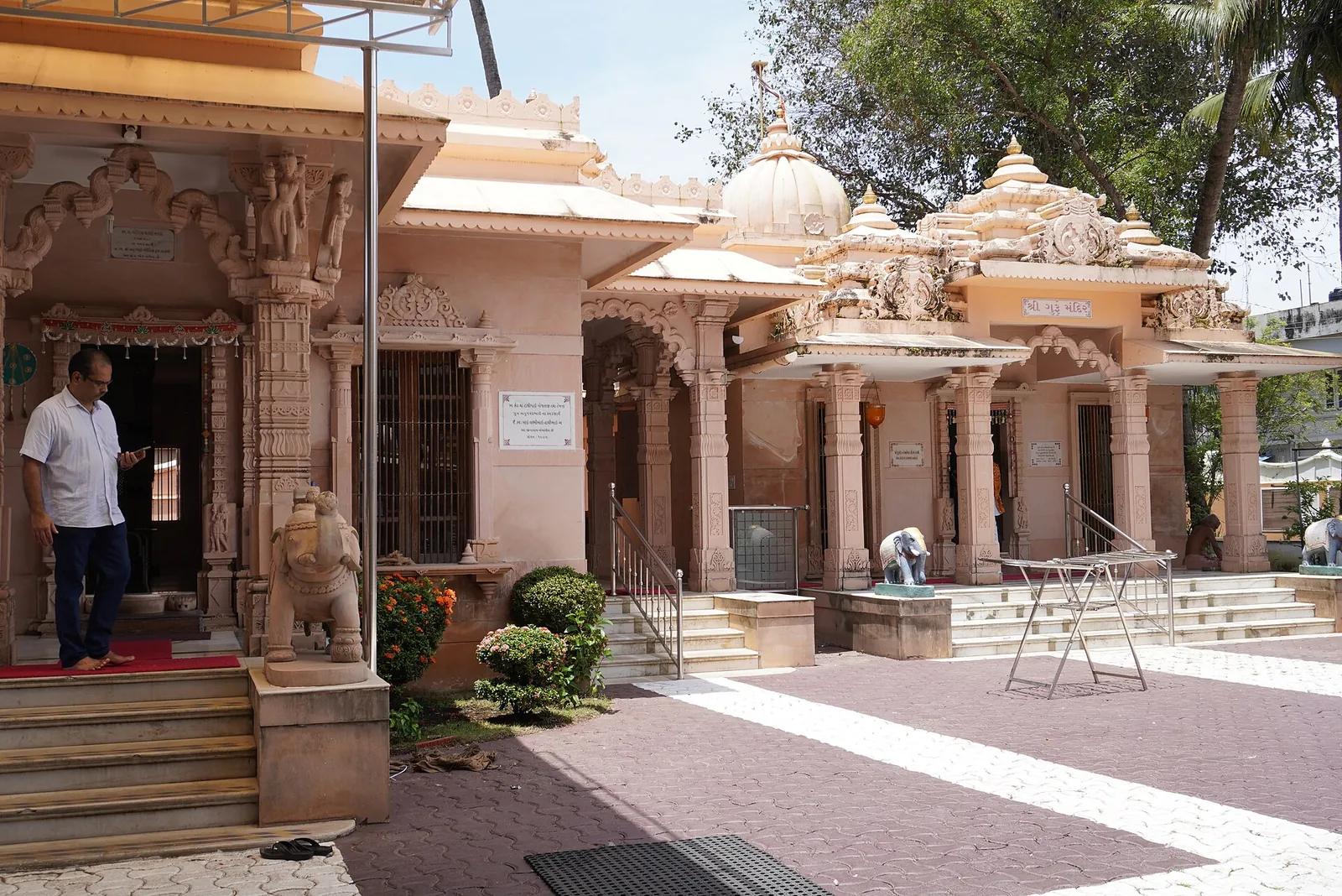 Dharmanath Desar Jain Mandir