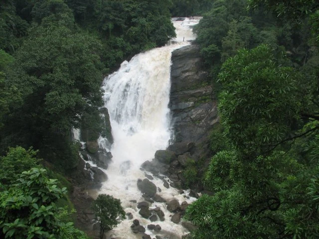 A broad, heavy flow spreads over Valara’s dark rock face.