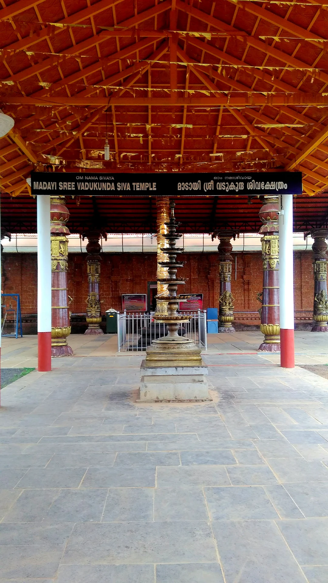 The frontal porch, tall lamp and flagstaff at Vadukunda Shiva Temple.